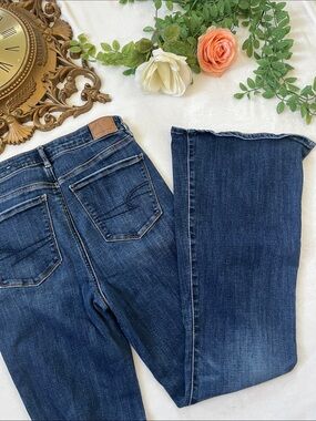 American Eagle Super Hi Rise Flare Jeans Next Level Stretch size 8